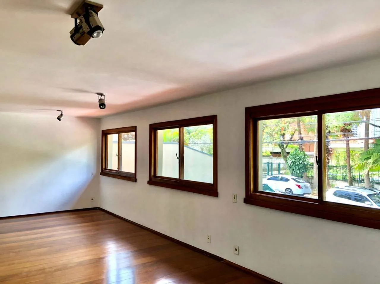 Imagem Casa de esquina semi-térrea, 429 m² - Alphaville 01 - Barueri/SP