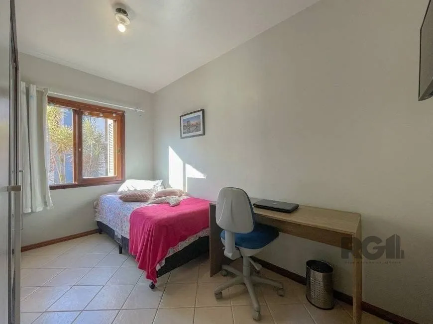 Imagem Excelente casa de 121m² com 3 dormitórios e 2 vagas.