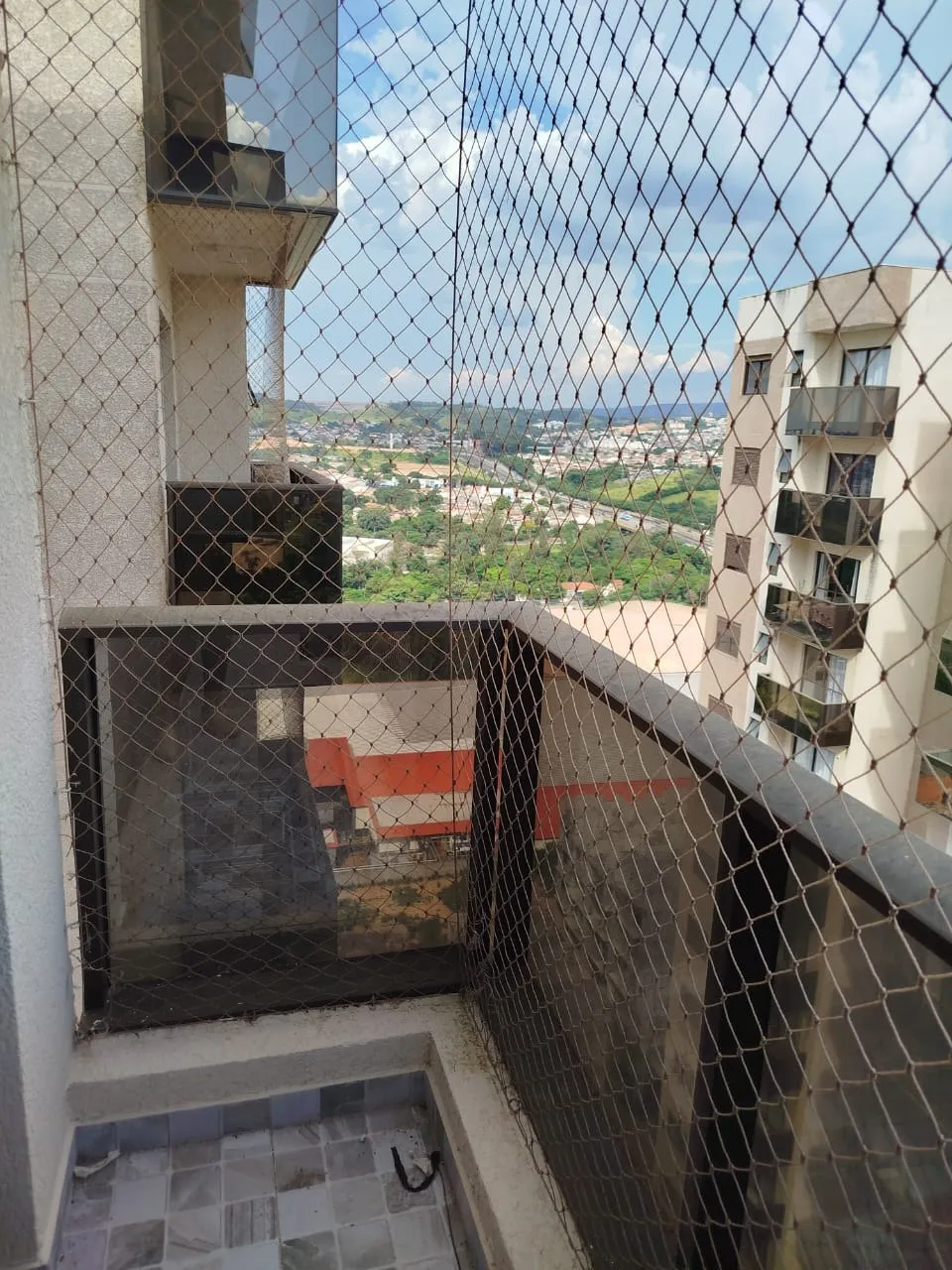 Imagem Apartamento em andar alto - Residencial Paris estuda permuta por lote
