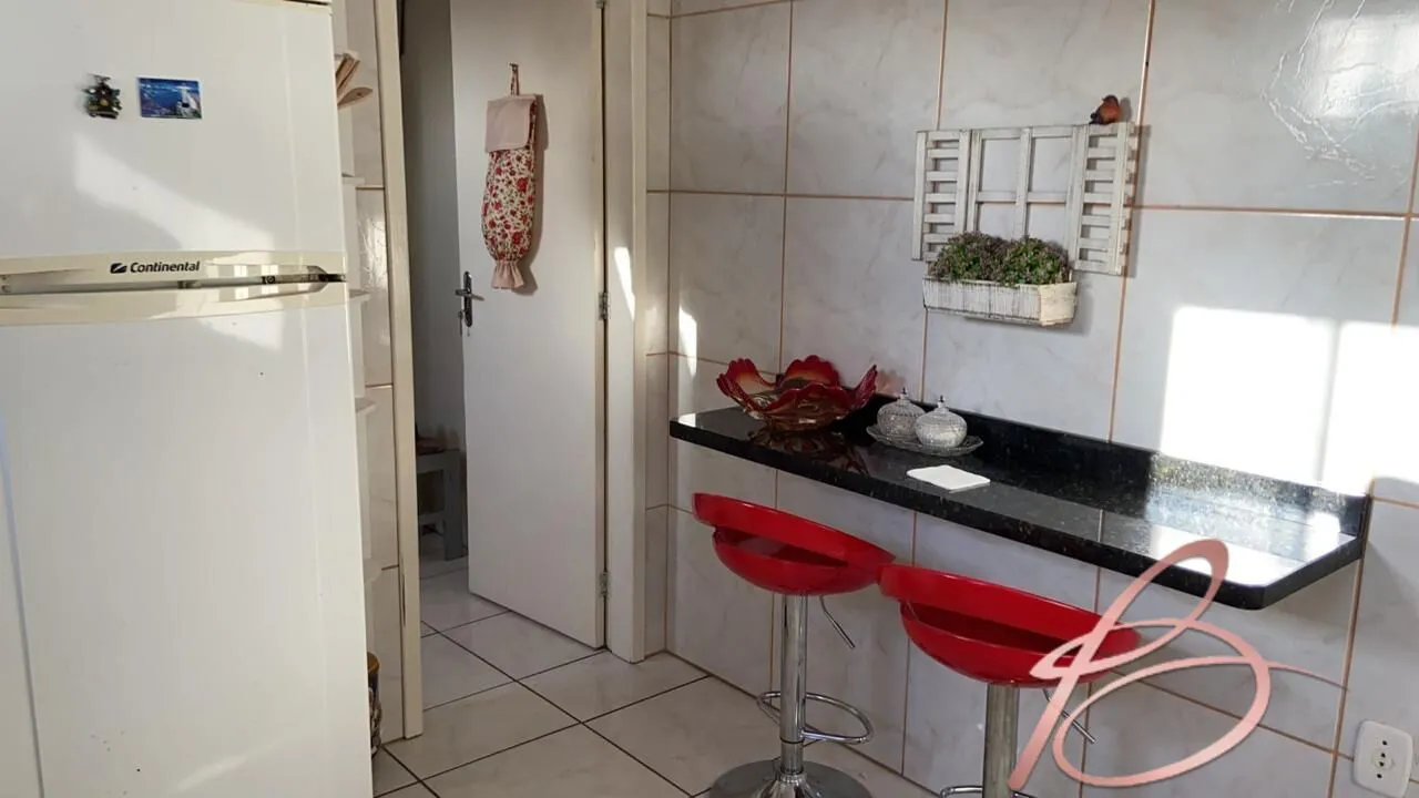 Imagem Casa de 2 pisos com 4 dormitórios á venda no Cordeiros