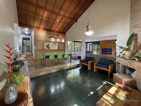 Imagem Casa Semitérrea com 4d/1ste. , lareira, piscina e gazebo!