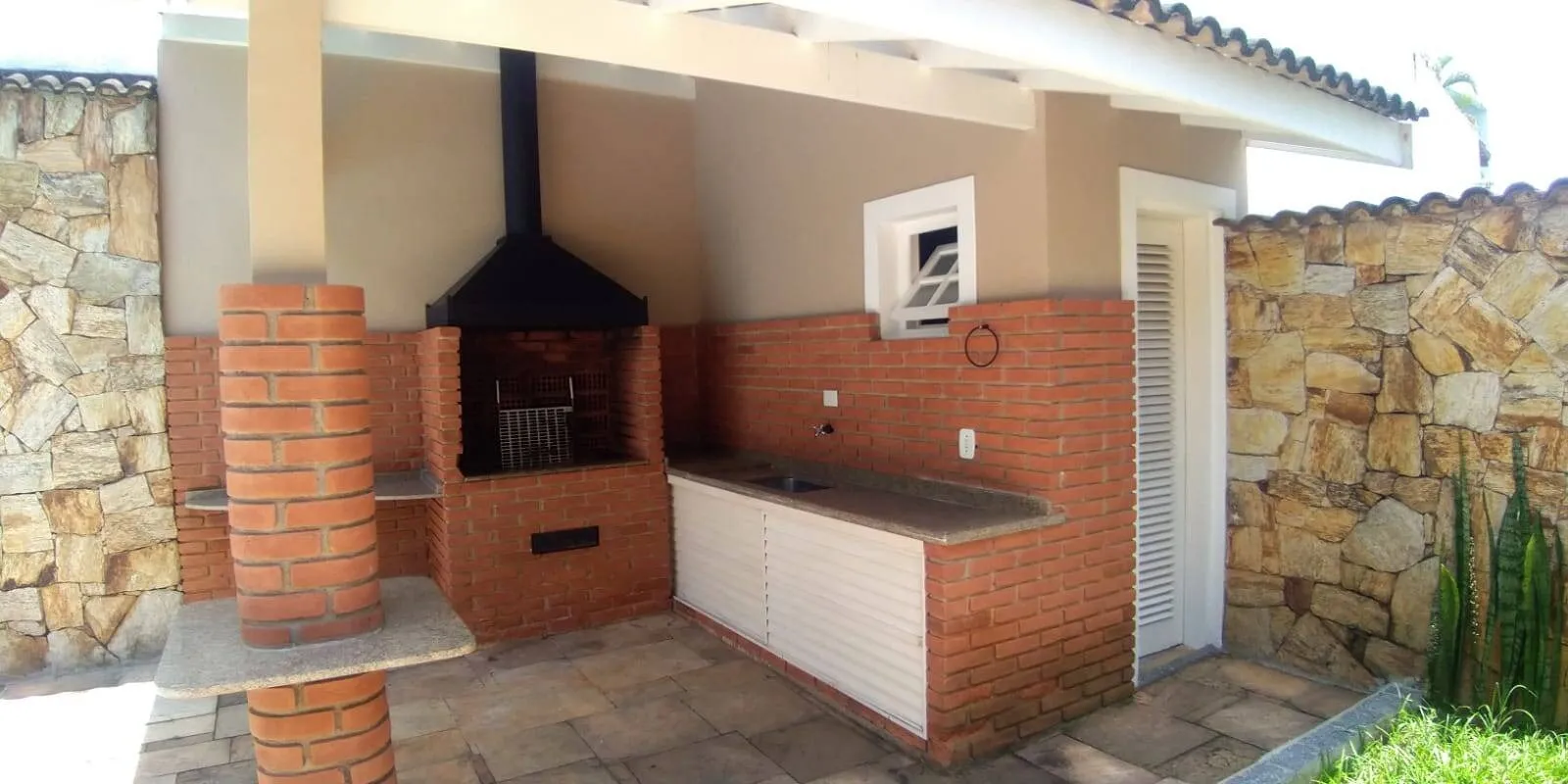 Imagem Casa Luxuosa em Alphaville 5 - Santana de Parnaíba/SP, Frente à Praça, Com 4 Quartos e Lazer Completo