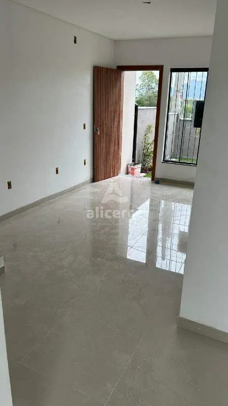 Imagem Sobrado Novo à Venda - 2 Dormitórios I 2 Suítes I Vaga de garagem I Churrasqueira em São José - SC