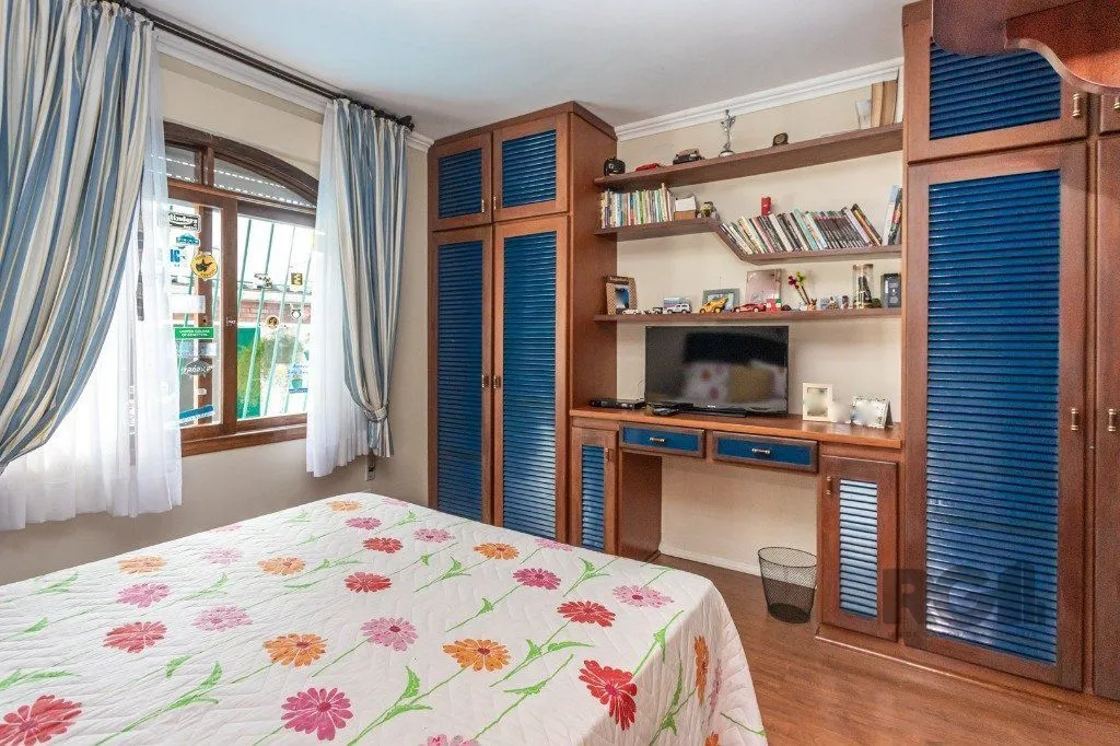 Imagem Casa no bairro Vila Ipiranga de 3 dormitórios e 3 vagas