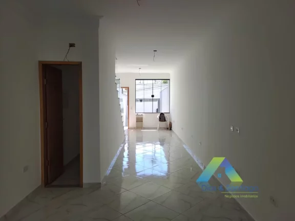Imagem Lindo e novo sobrado com 125 m² em 3 dormitórios, 1 suíte e 2 vagas.