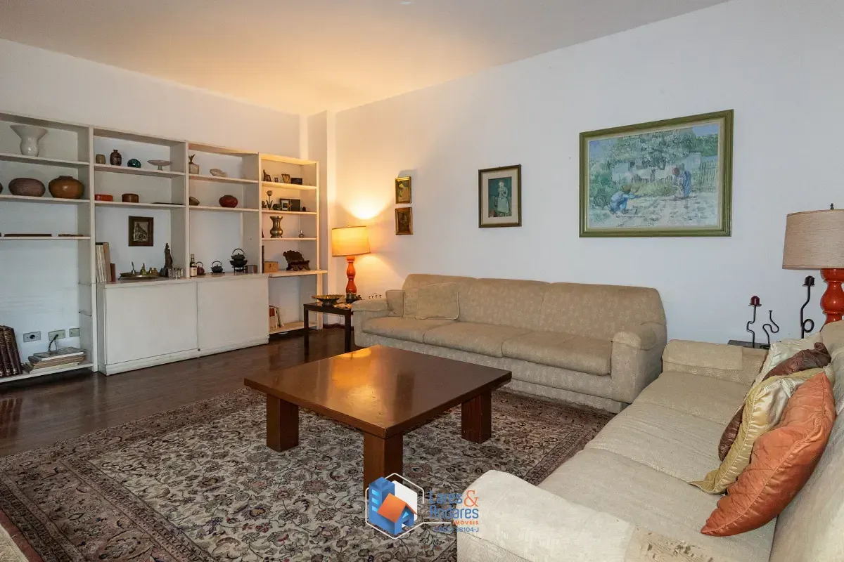 Imagem Sobrado para venda em Moema com 5 quartos, sendo 1 suíte, 209m²