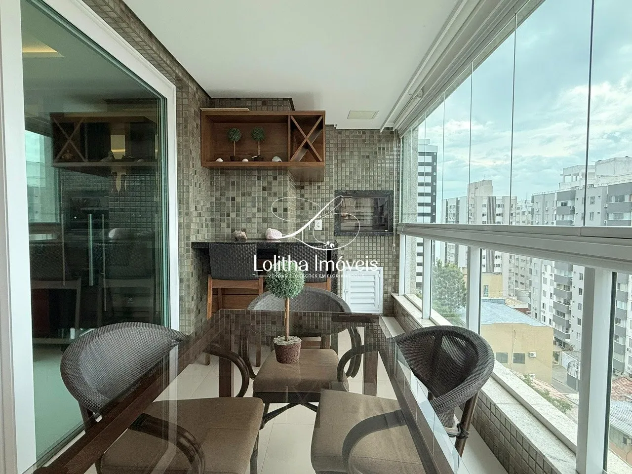 Imagem APARTAMENTO COM 3 SUÍTES À VENDA PRÓXIMO À BEIRA-MAR NORTE EM FLORIANÓPOLIS/SC