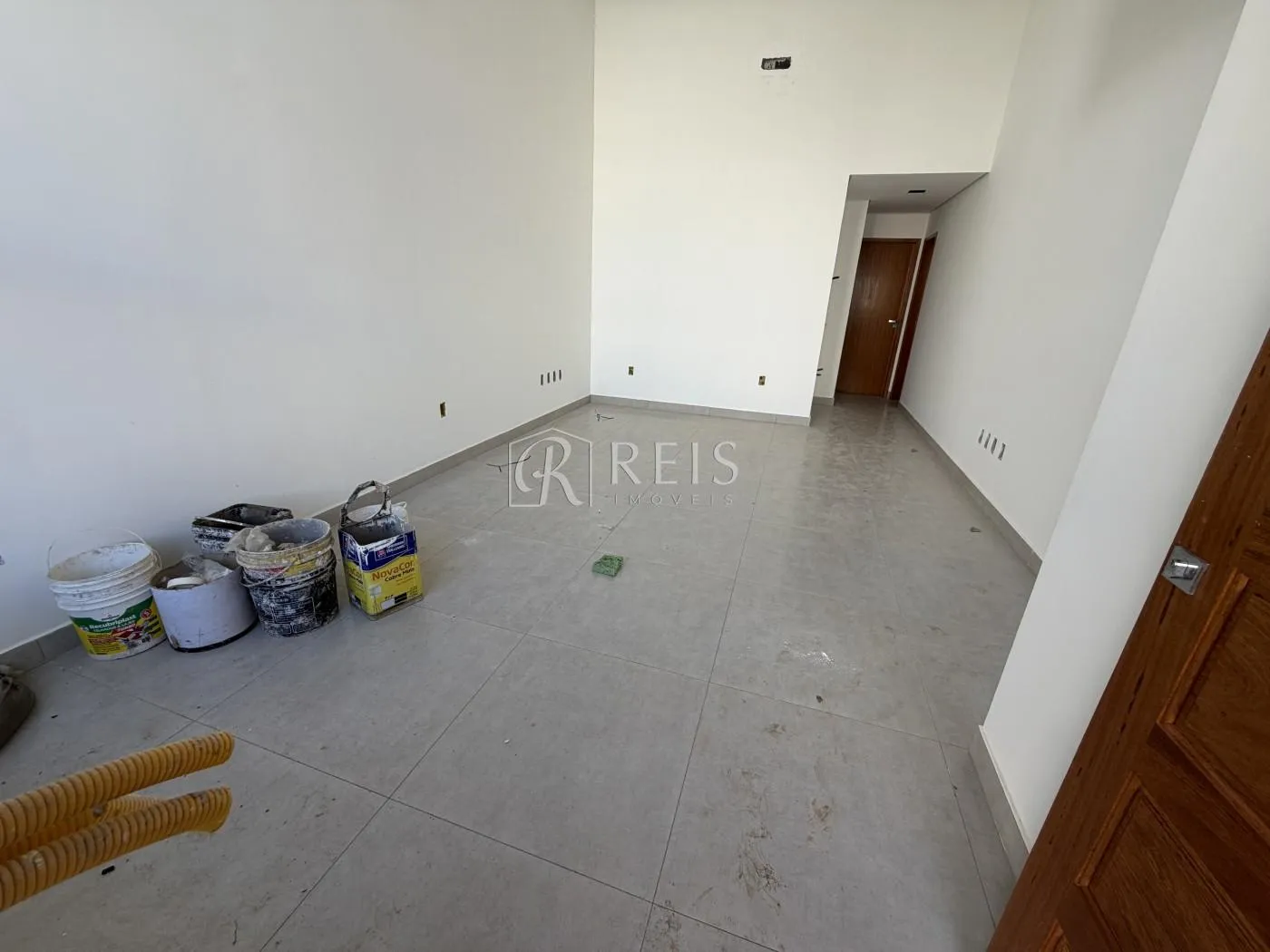Imagem Casa para Venda em Rio das Ostras, Extensão do Bosque, 2 dormitórios, 1 suíte, 2 banheiros, 1 vaga