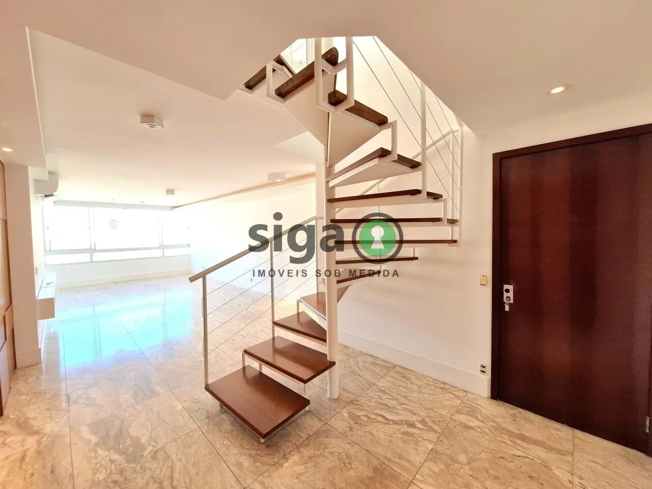 Imagem Cobertura com 3 Quartos, 3 vagas, 266m2, à venda e locação no Panamby