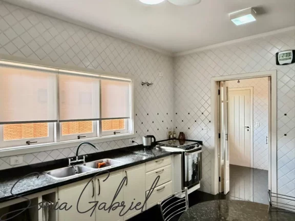 Imagem Espetacular Casa em Condomínio à Venda em Vinhedo-SP - Condomínio Marambaia - 4 Quartos, 2 Suítes, 3 Salas, 5 Banheiros, 4 Vagas de Garagem, 530,14 m².