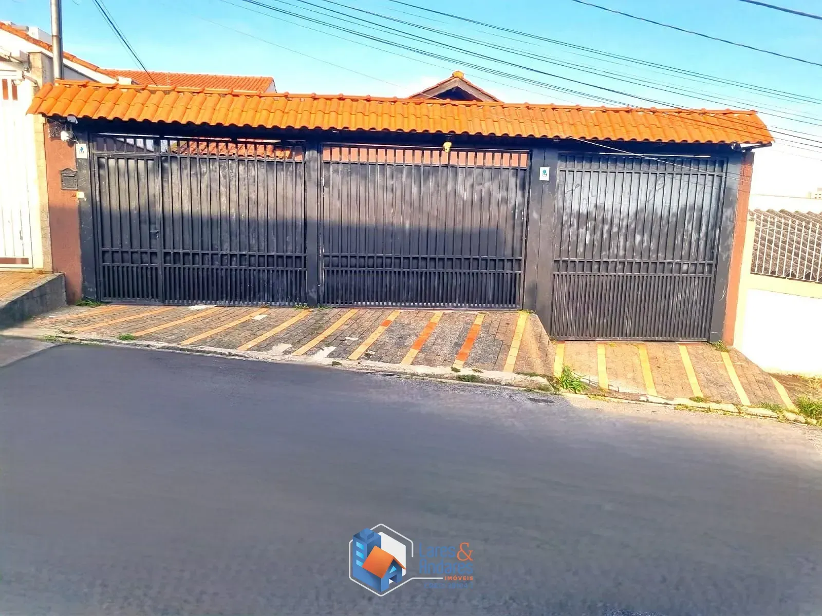 Imagem CASA À VENDA, COM 240 M², 3 DORMS (1 SUÍTE COM HIDRO), COZINHA COM MÓVEIS PLANEJADOS, ÁREA DE LAZER COM PISCINA E 4 VGS - SANTA TERESINHA - SÃO PAULO