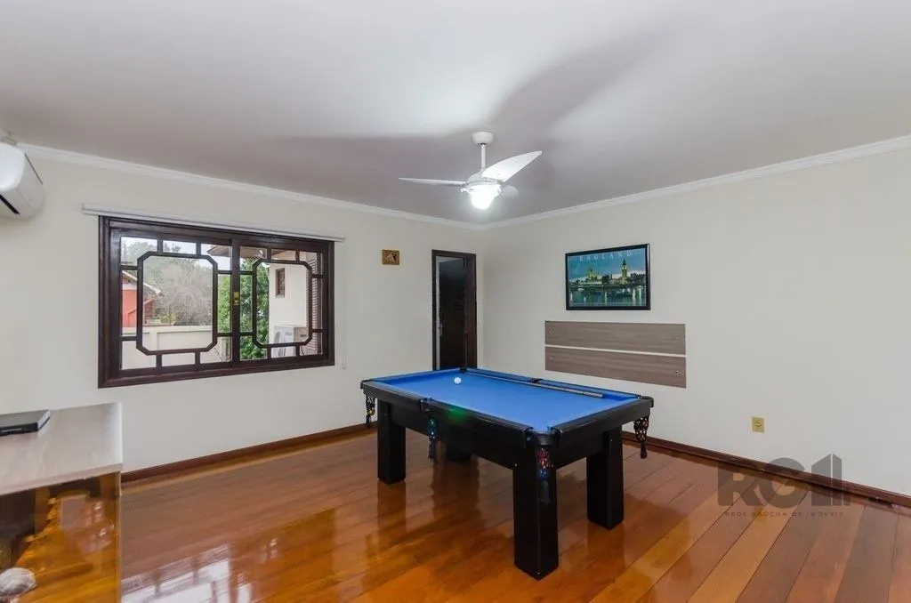 Imagem Excelente casa de 379m² com 3 dormitórios, piscina e 4 vagas.