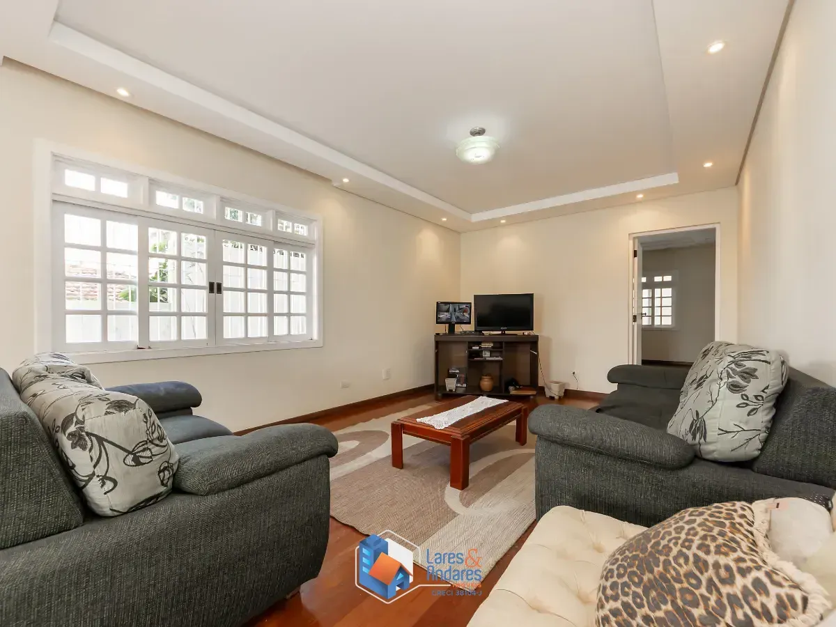 Imagem Sobrado para venda em Vila Marari com 4 quartos, sendo 2 suítes, 382m²