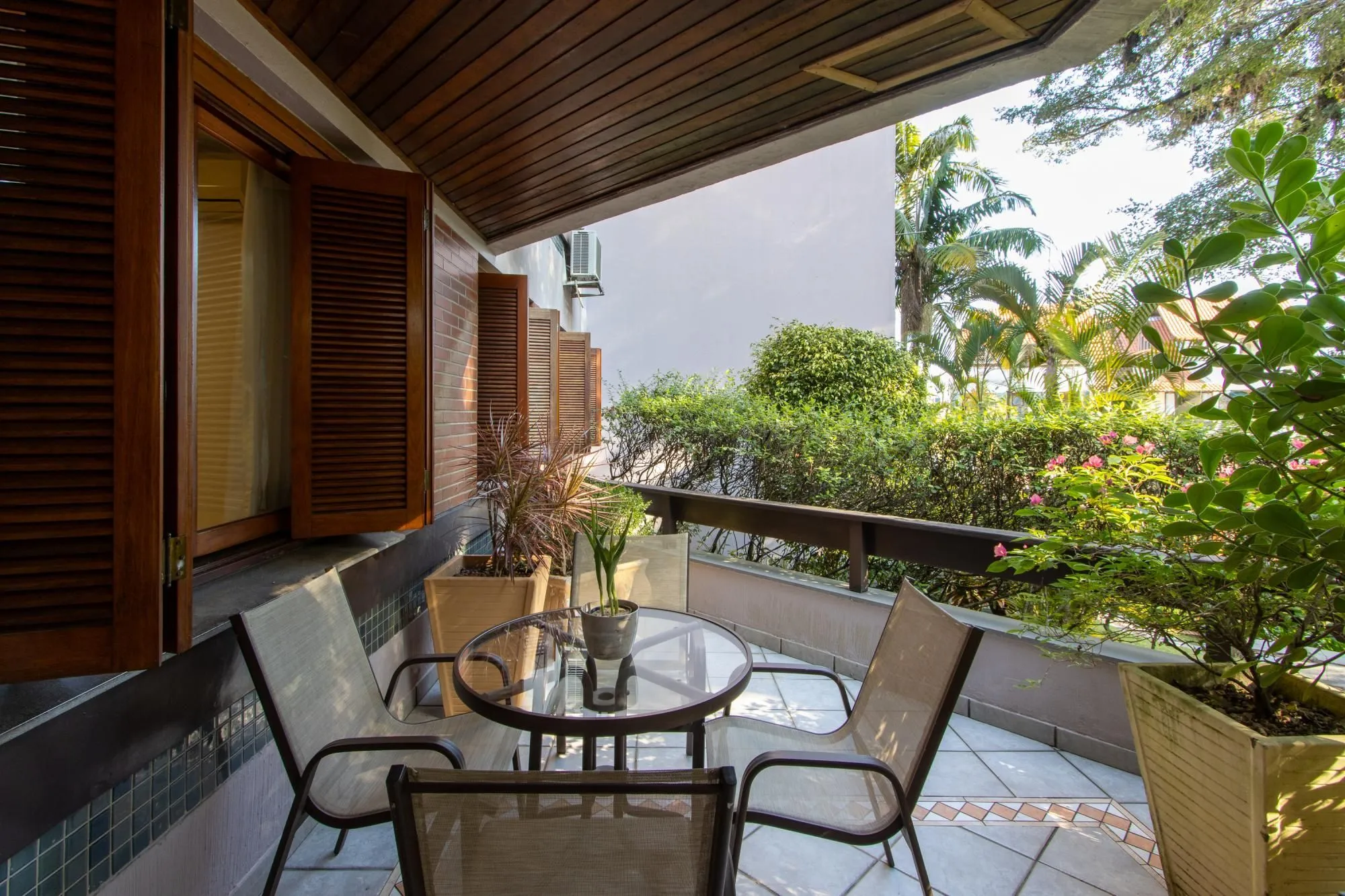 Imagem Apartamento de 4 dormitórios, 1 suíte e 2 vagas escrituradas - Bairro Ipanema.