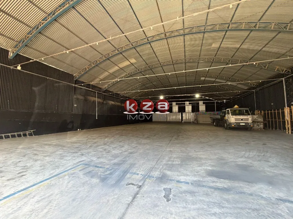 Foto do imóvel Galpão Comercial para Locação em Vinhedo-SP, Bairro Jardim Alves Nogueira: 2 Salas, 3 Banheiros, 5 Vagas de Garagem, 850m².