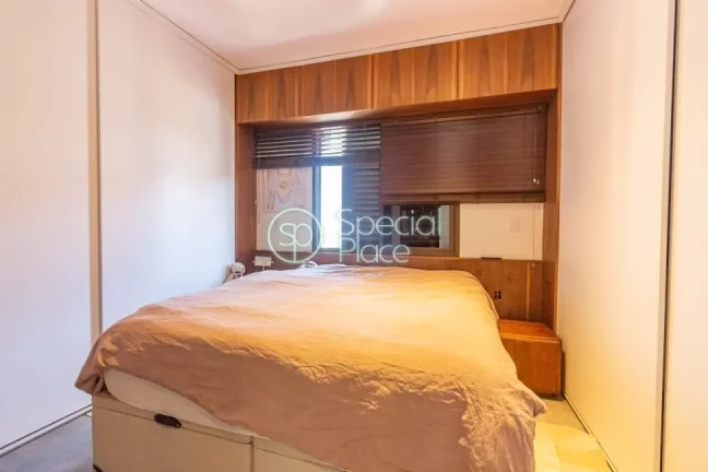 Imagem Apartamento moderno, compacto, com um dormitório ( suíte ), sala de televisão e jantar, cozinha m...