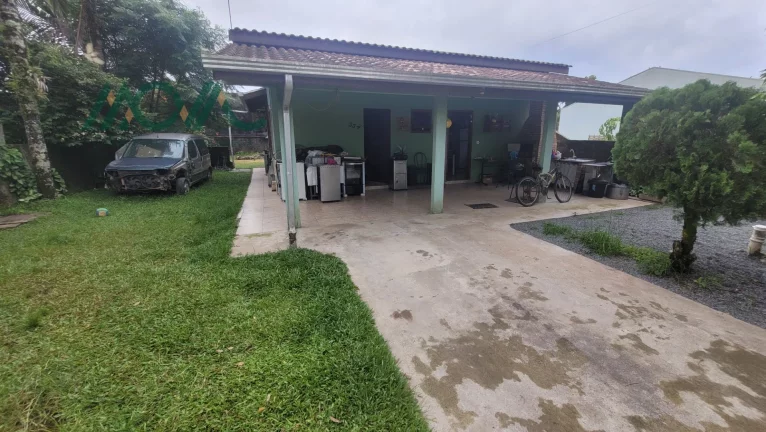 Casa com excelente terreno e localização privilegiada em Itapoá/SC