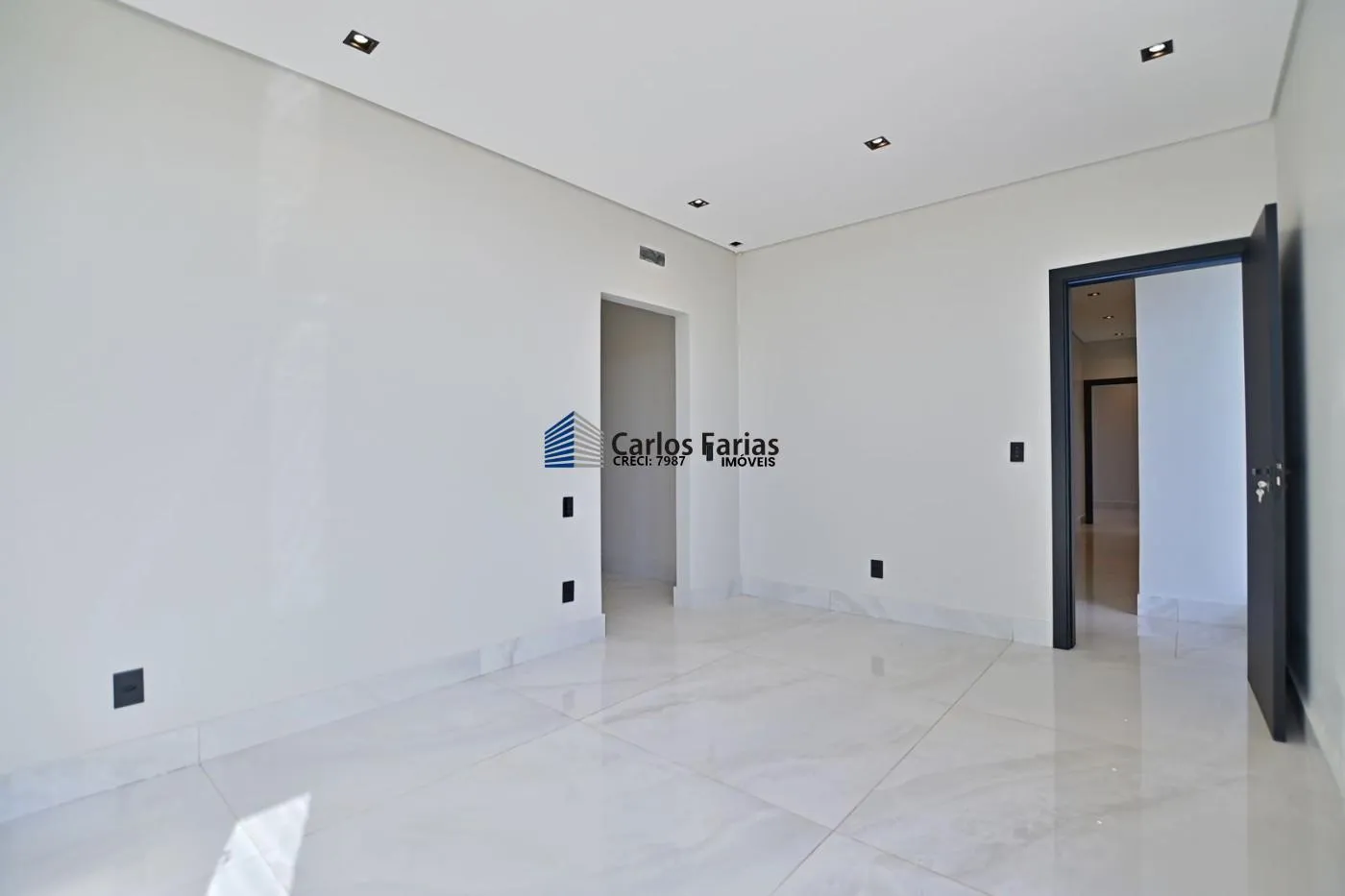 Imagem Casa em Condomínio para Venda em Brasília, Setor Habitacional Tororó (Jardim Botânico), 3 dormitórios, 3 suítes, 5 banheiros, 2 vagas