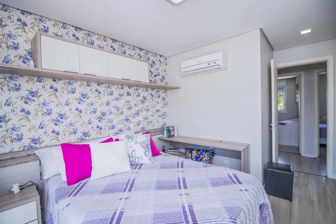 Imagem Casa em condomínio com pátio e suíte - Jardim São Pedro, POA