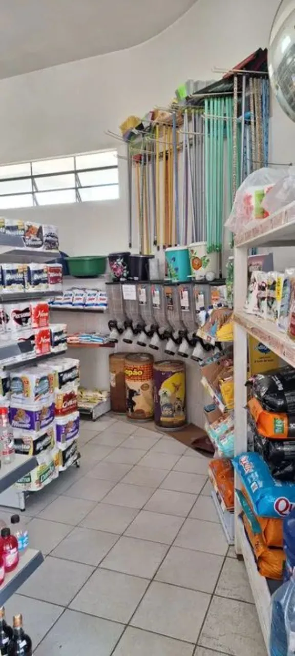 Imagem Imperdível Casa Comercial à Venda em Cidade], Bairro]: 3 Quartos, 1 Suíte, 1 Sala, 2 Banheiros, 5 Vagas, 256m²!