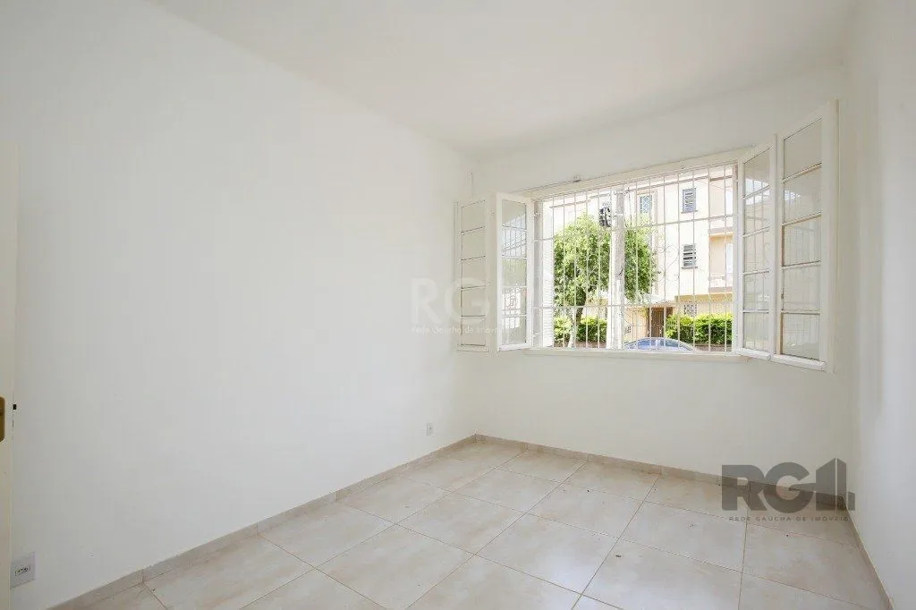 Imagem Prédio 3 andares. Composto de salas e apartamentos