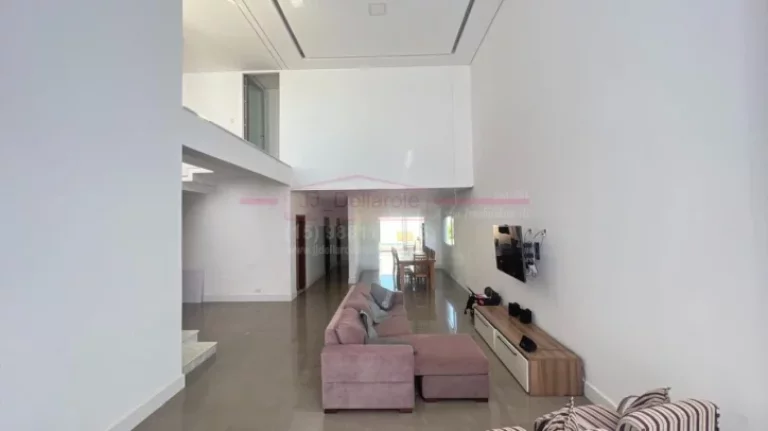 Imagem Belíssima casa dentro de condomínio