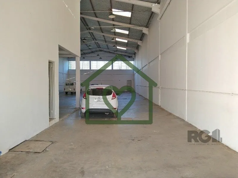 Imagem Depósito comercial localizado no bairro São João, com 615 m², pé direito 6,17 m, possui 01 port...