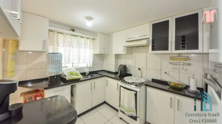 Imagem Sobrado lindo, Semi mobiliado, 03 quartos c/suíte, área gourmet, no Xaxim em Curitiba - PR