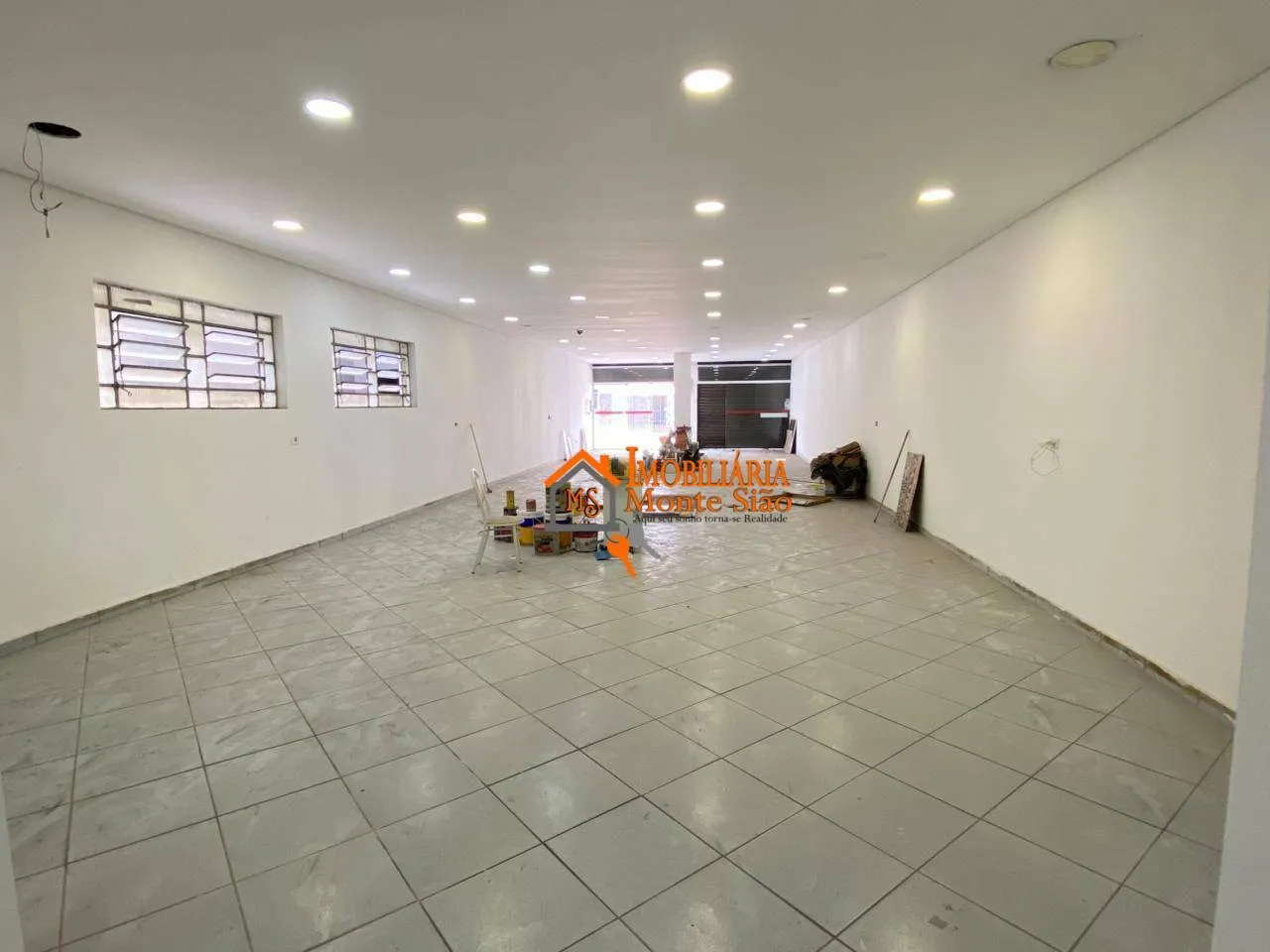 Imagem Salão Comercial 300m² para Alugar - Escritório, Cozinha e Garagem - Próx. Fernão Dias