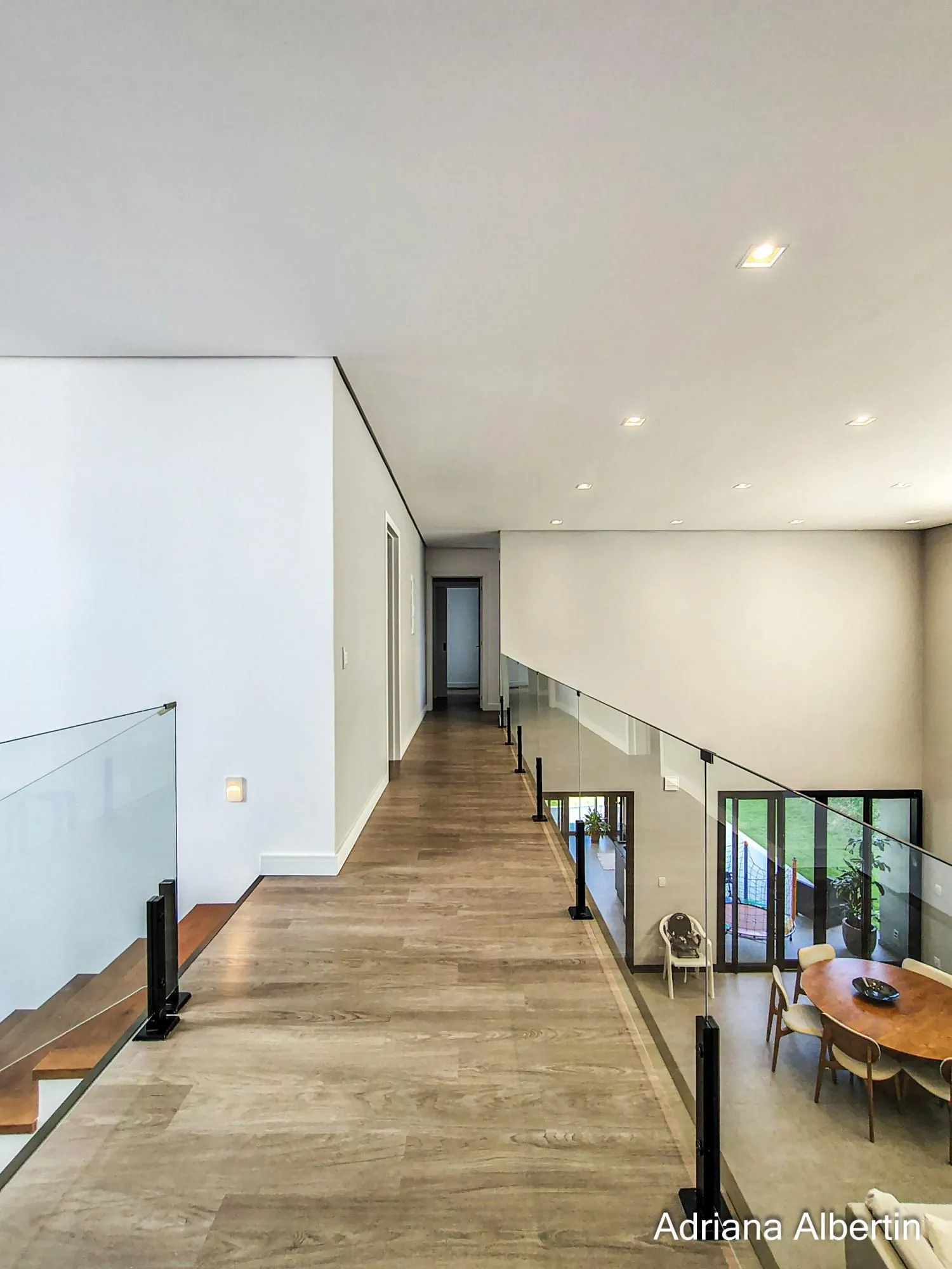 Imagem Casa com 345m², piscina e vista para o Guaiba