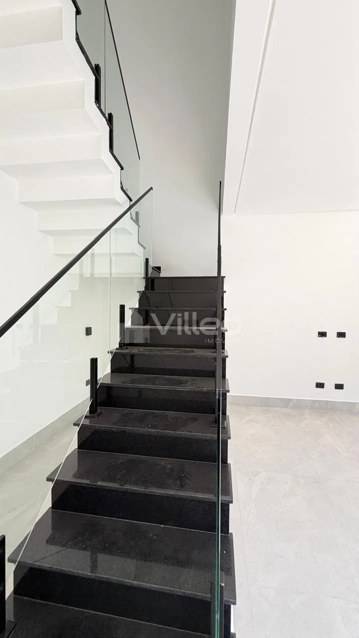 Imagem Apresentamos esta incrível residência de alto padrão, planejada para oferecer conforto, elegânci...