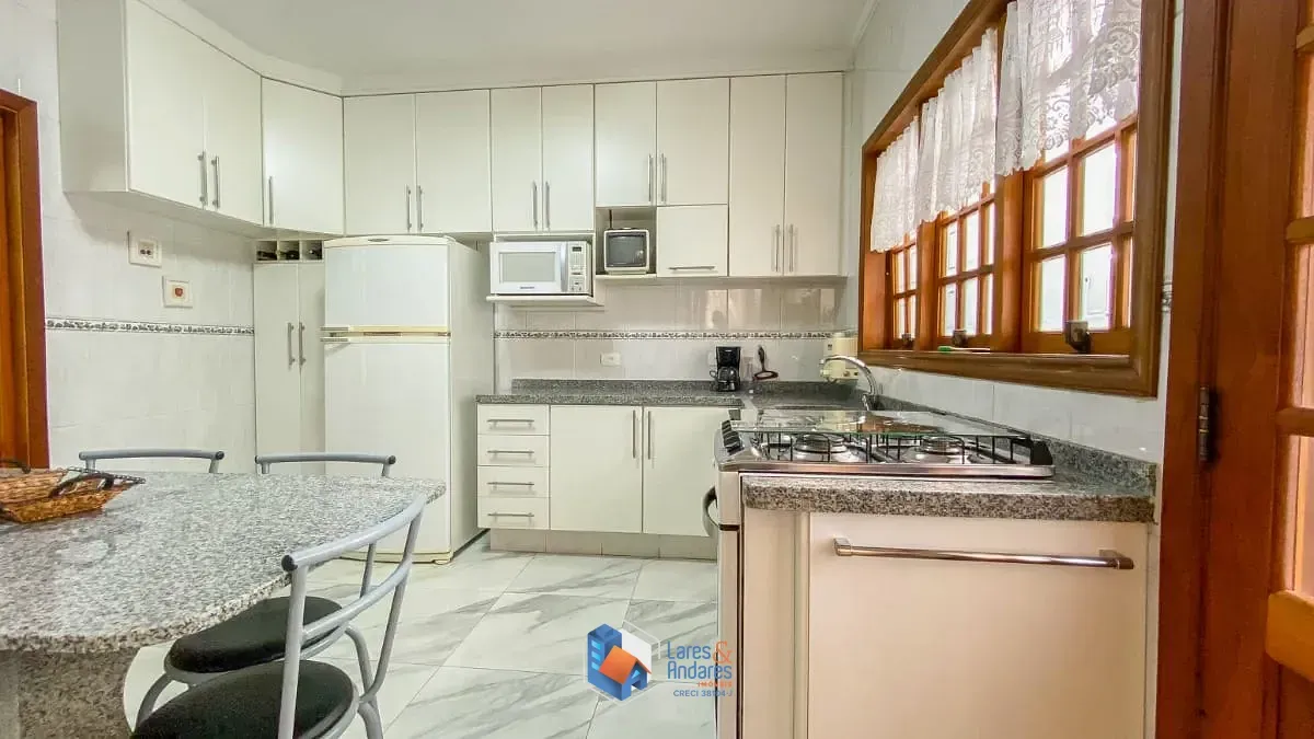 Imagem Casa para venda em Cambuci com 5 quartos, sendo 3 suítes, 275m²