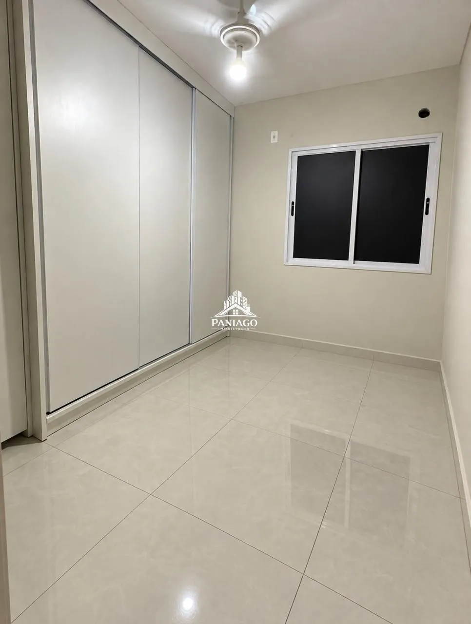 Imagem Casa Reformada com 4 Quartos à Venda no Condomínio Esmeralda
