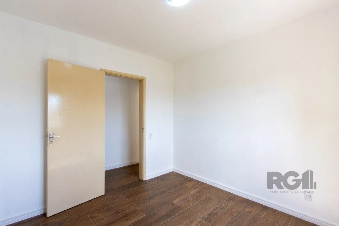 Imagem Apartamento de 2 Dormitórios com Vaga Coberta no Conjunto Residencial Santos Dumont