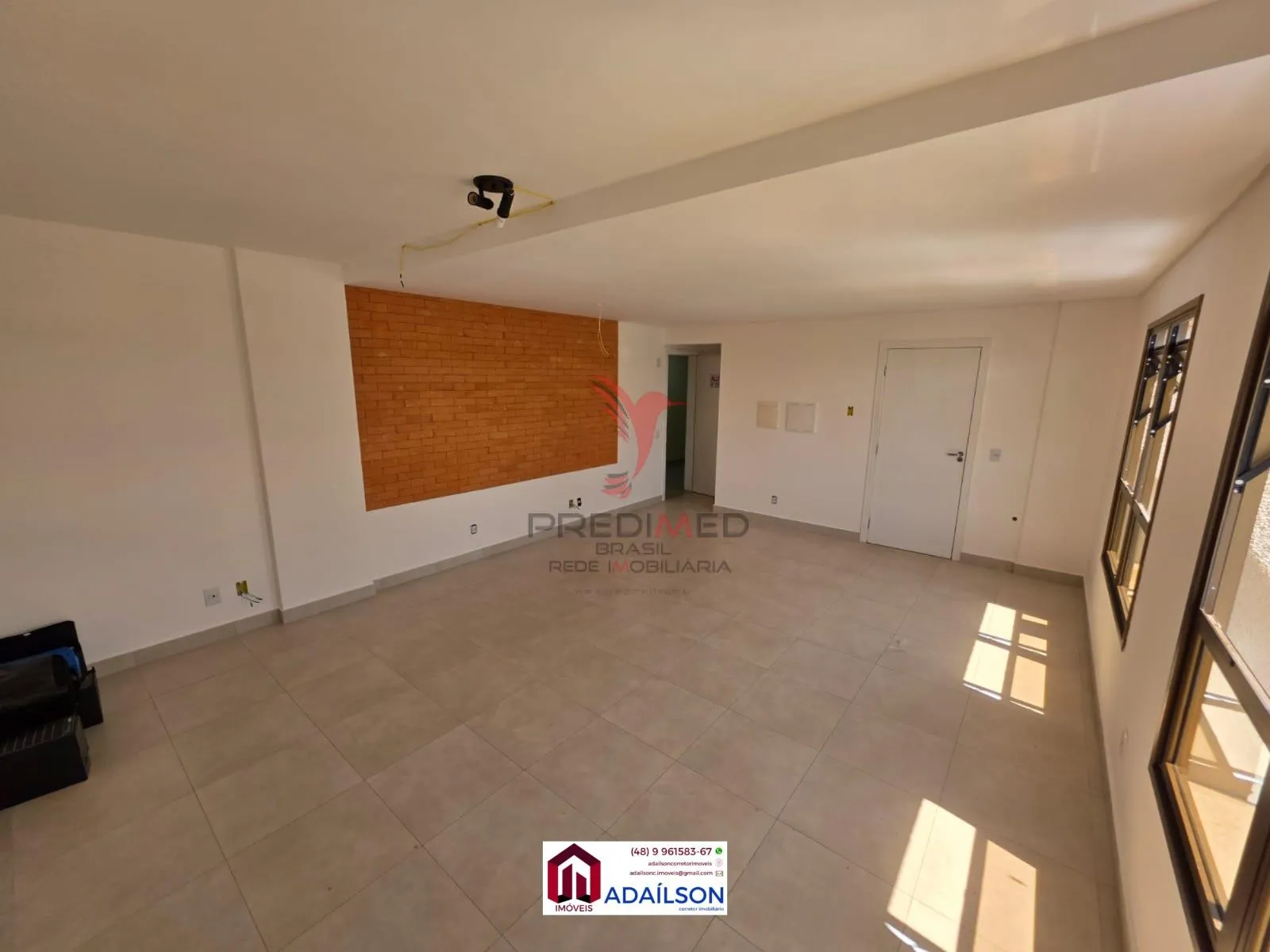 Imagem Sala comercial a venda em São José SC com garagem coberta, excelente localização