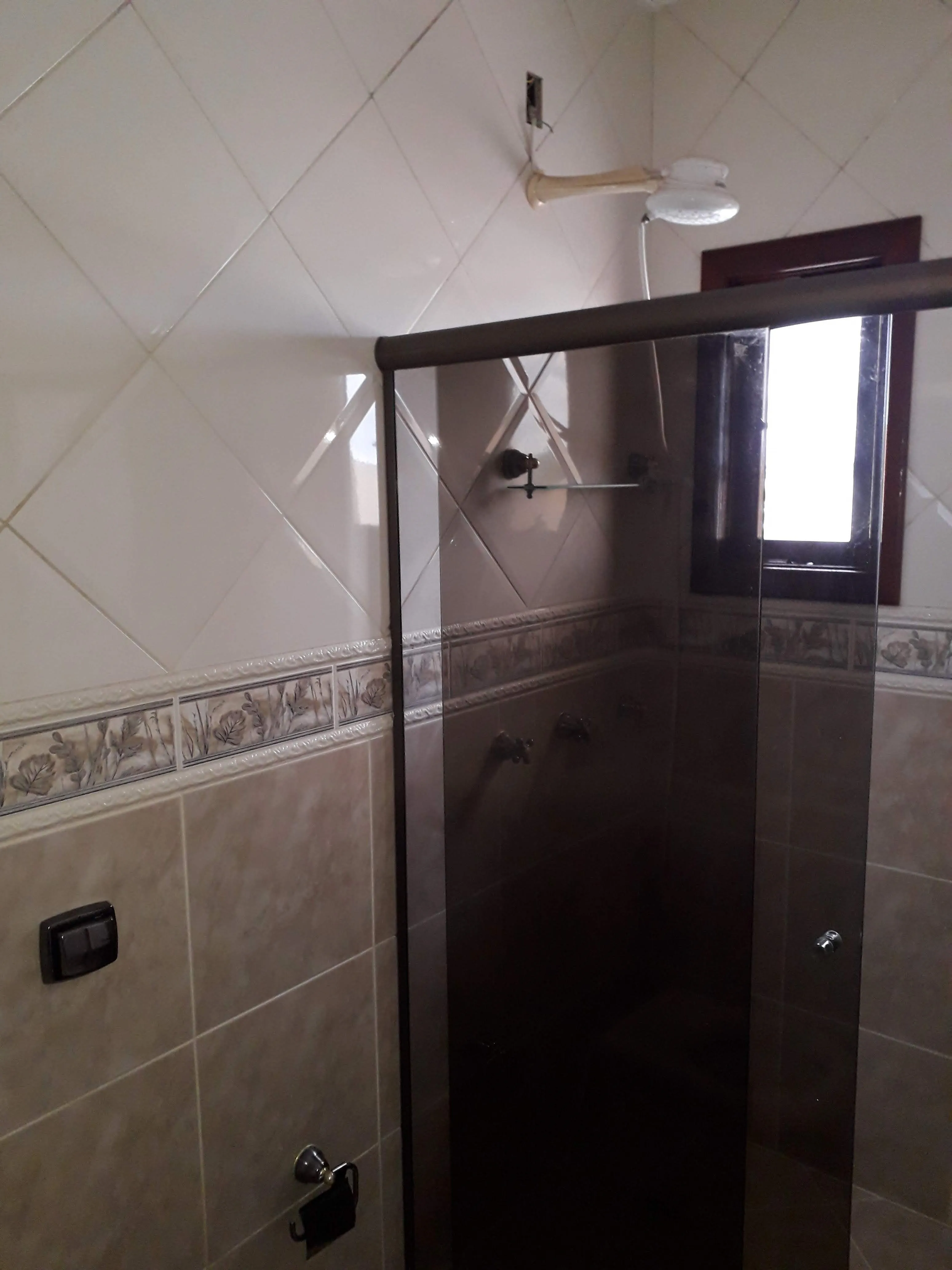 Imagem Linda Casa no Condomínio Ibiti do Paço com 348m².