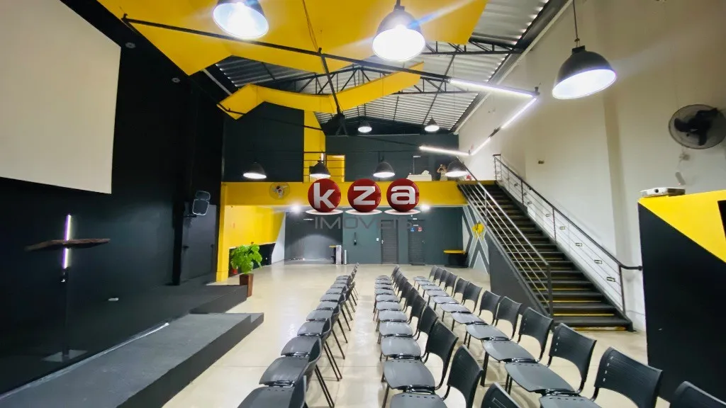 Imagem Barracão Comercial para Locação em Valinhos-SP, Parque dos Cocais: 2 Salas, 3 Banheiros, 2 Vagas e 300m². Venha conferir!