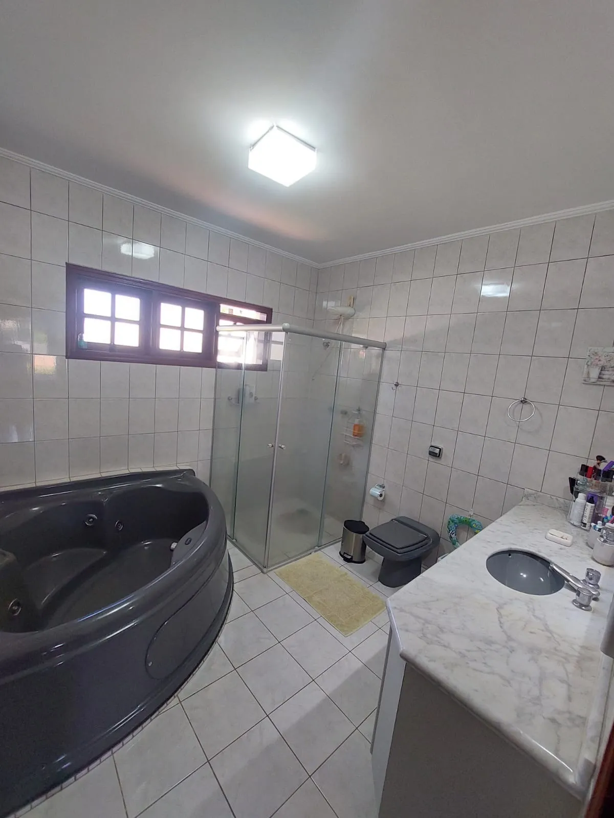 Imagem Casa 4 dorm escritório lareira sala de jogos de Esquina com 438m² Cond Vivendas do Lago