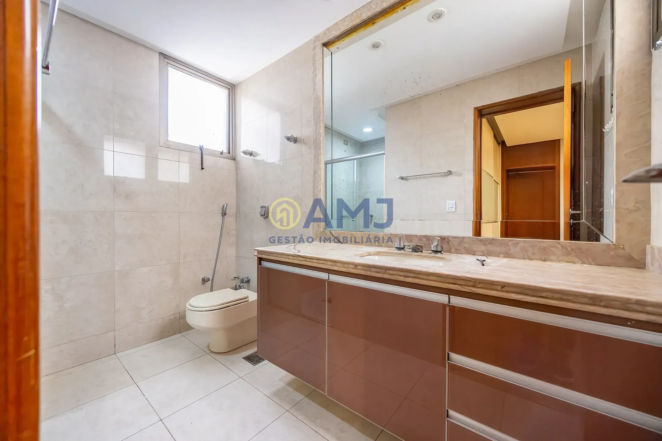 Imagem Apartamento reformado à venda no Setor Bueno - Renoir