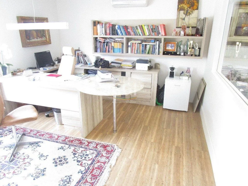 Imagem Casa para Venda - 227m², 4 dormitórios, 1 vaga - Menino Deus