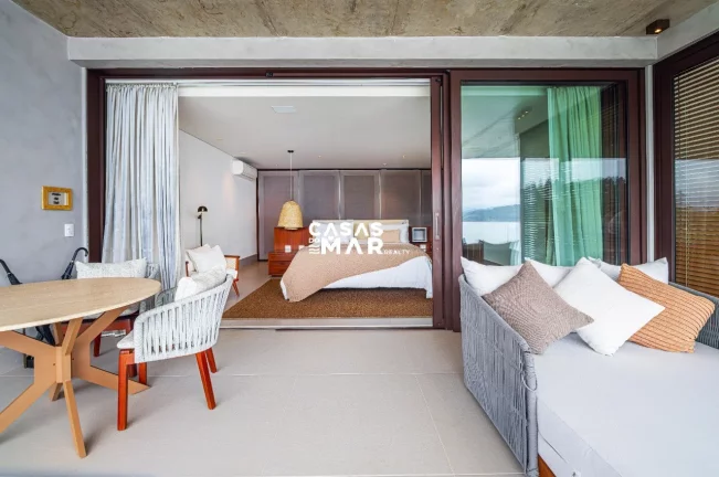 Imagem Residência de luxo à beira-mar com vista panorâmica e estrutura completa em Angra dos Reis