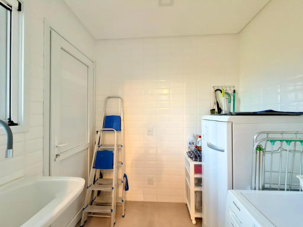 Imagem Casa em Condominio 4 Dormitórios - Bairro --