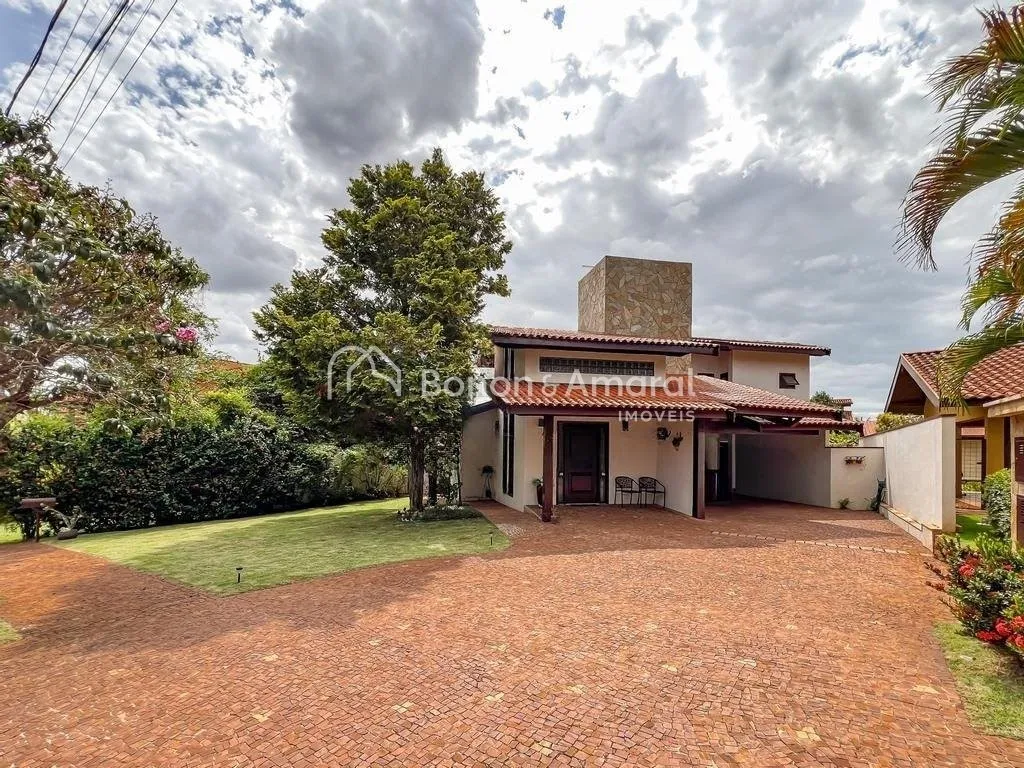 Foto do imóvel Casa à venda no Barão do Café com 3 suítes e amplo terreno em Rua João Baptista Geraldi, 91 - Loteamento Residencial Barão do Café, Campinas - SP