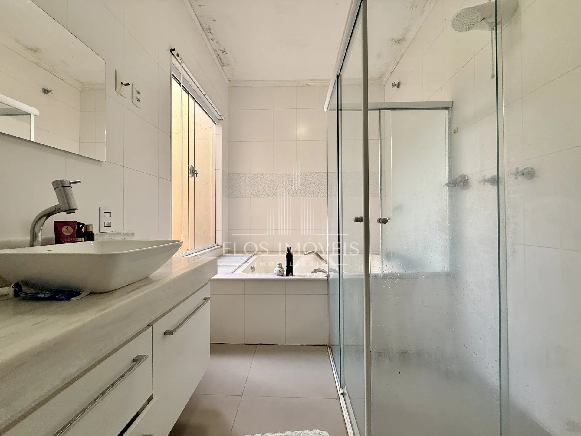 Imagem Casa de 3 quartos, 220m² no bairro Vila Limeirânea, em Limeira
