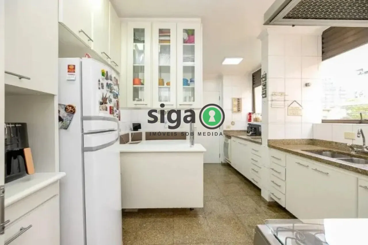 Imagem Apartamento no Itaim disponível para venda ou locação, de 225 m2, 3 quartos e 2 vagas.