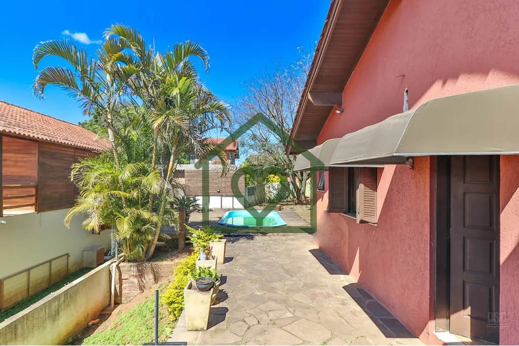 Imagem Casa à venda no bairro Hípica com 165 m2 de área privativa em terreno de 492 m2. O imóvel conta ...