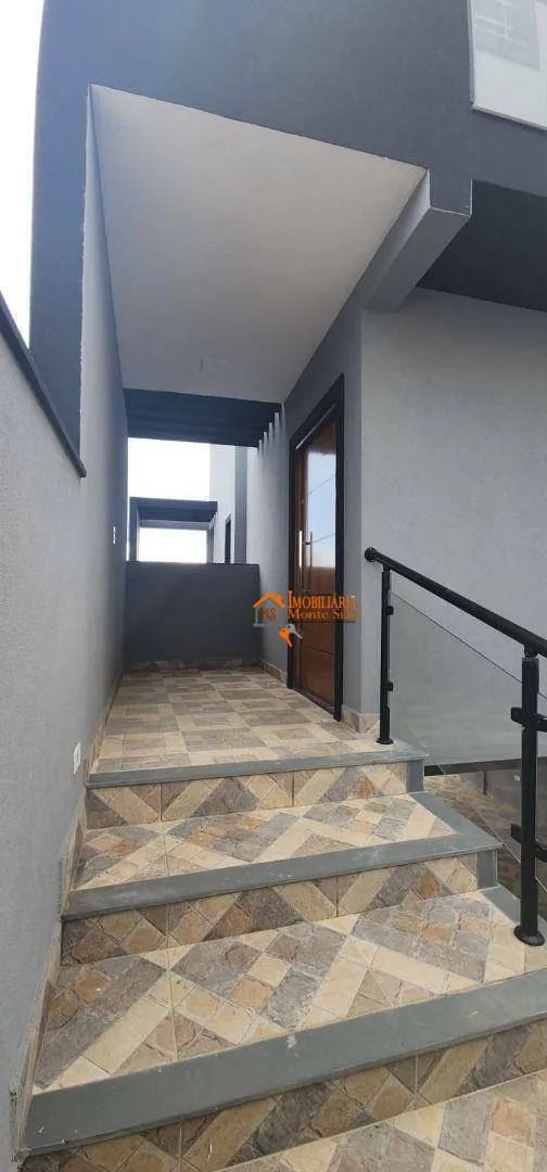 Imagem Sobrado com 3 dormitórios à venda, 186 m² por R$ 930.000,00 - Carmela III - Guarulhos/SP