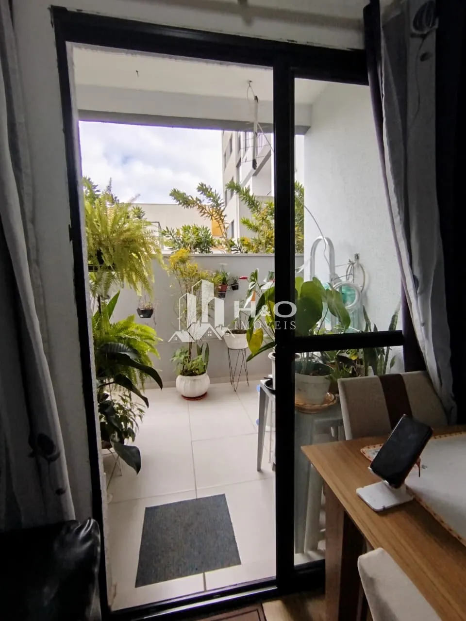 Imagem Excelente apartamento com 60 m² de área útil e uma sacada ampla e diferenciada.