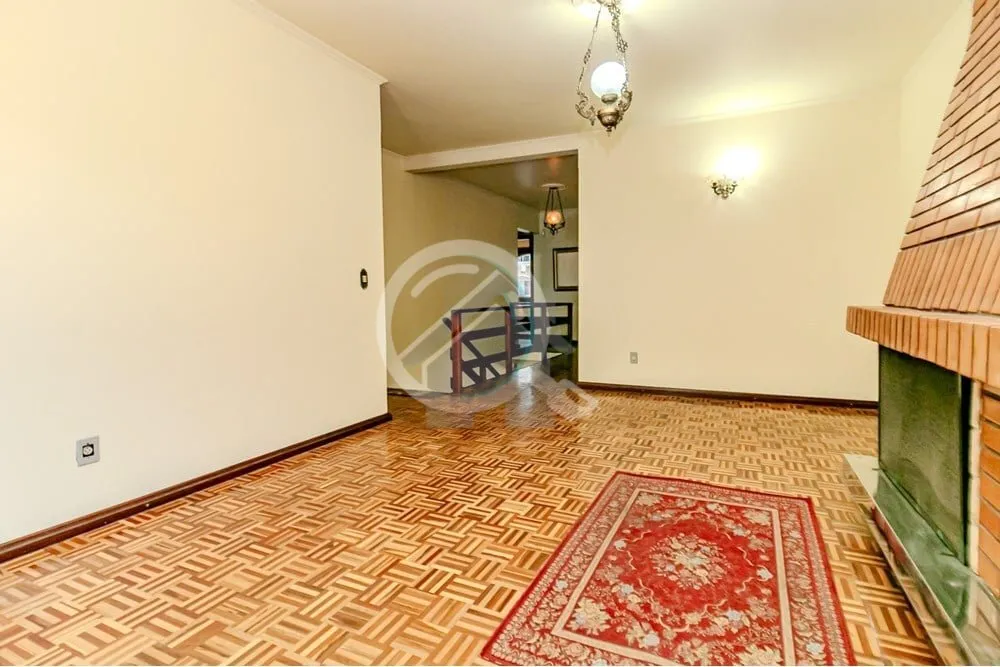 Imagem Casa com 243m2, desocupada, no bairro Menino Deus, 3 dormitórios (3 suítes), sacada, living, cozin...