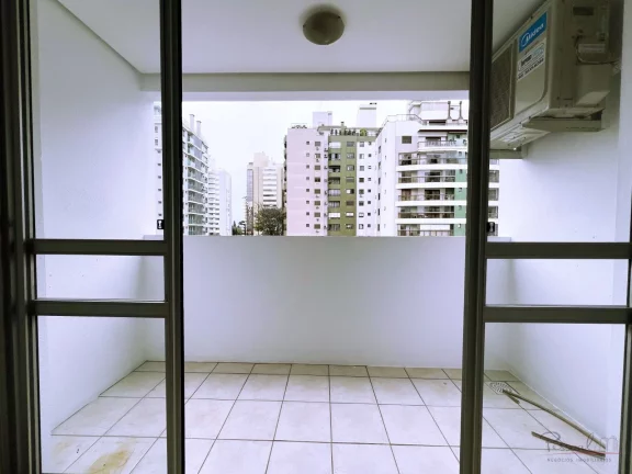 Imagem Apartamento com 3 quartos sendo 1 suite, 1 vg Centro Florianópolis a poucos passos do Hippo. Oportu...